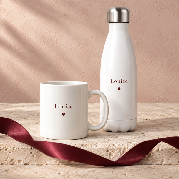 Mug et gourde personnalisés au prénom Louise, sur fond crème et rose